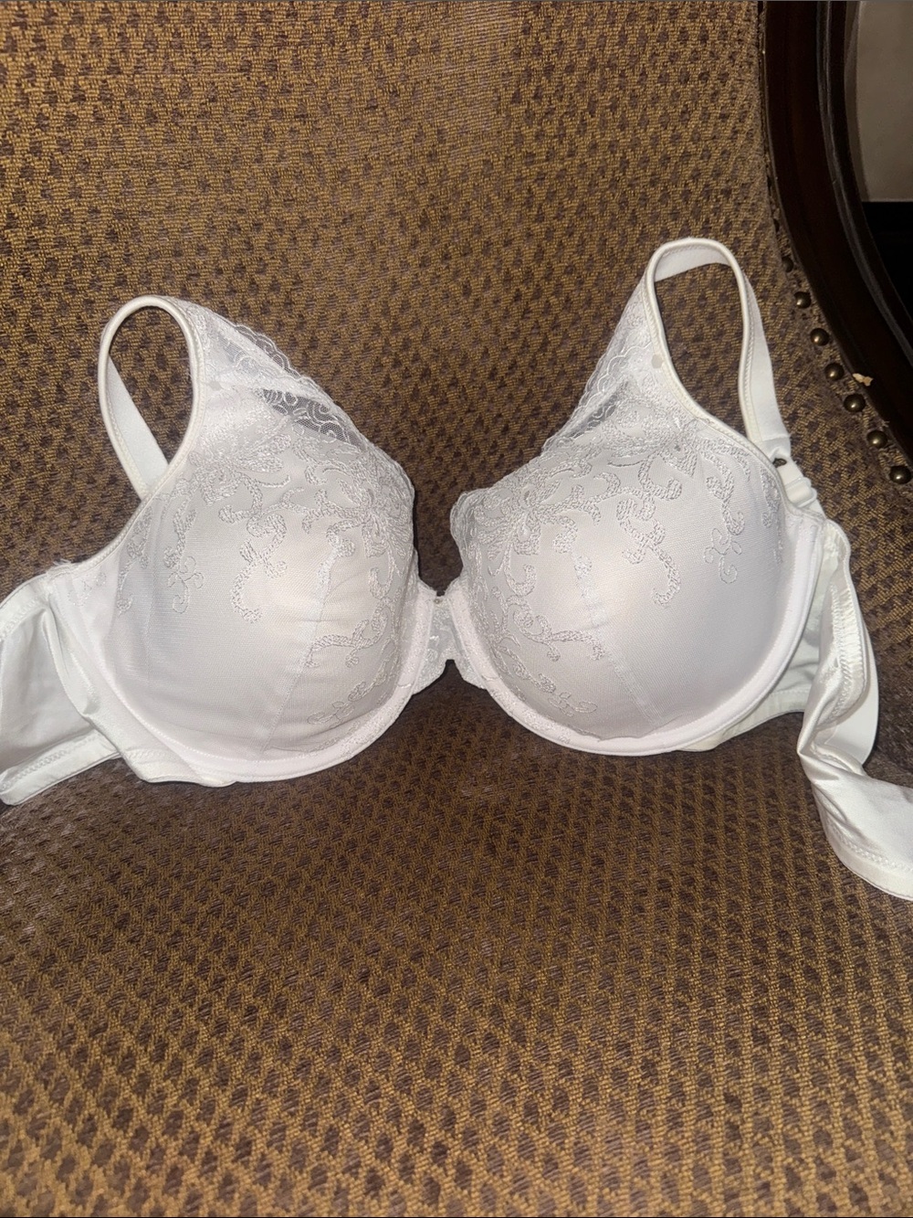 NWOT Playtex White Embroidered Underwire Bra